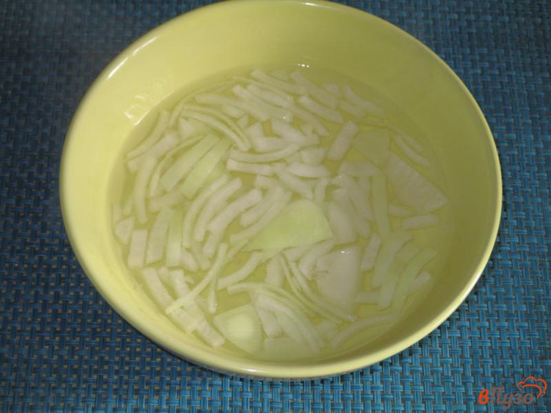 Фото приготовление рецепта: Салат из вешенок и квашеной капусты шаг №1