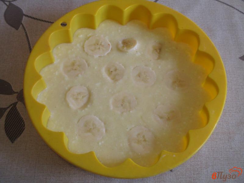 Фото приготовление рецепта: Творожная запеканка с бананом шаг №4