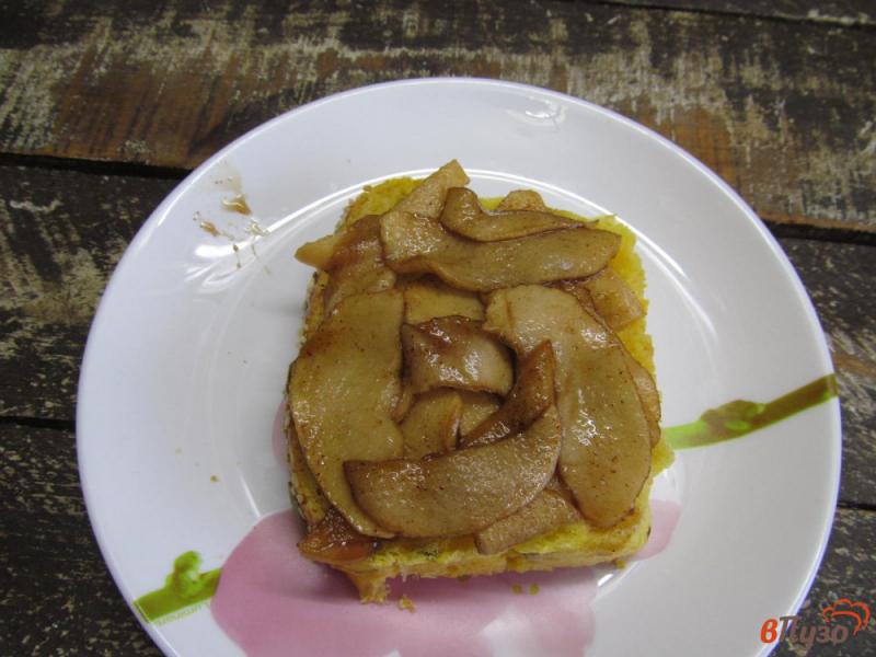 Фото приготовление рецепта: Сэндвич с яблоком и сыром бри шаг №3
