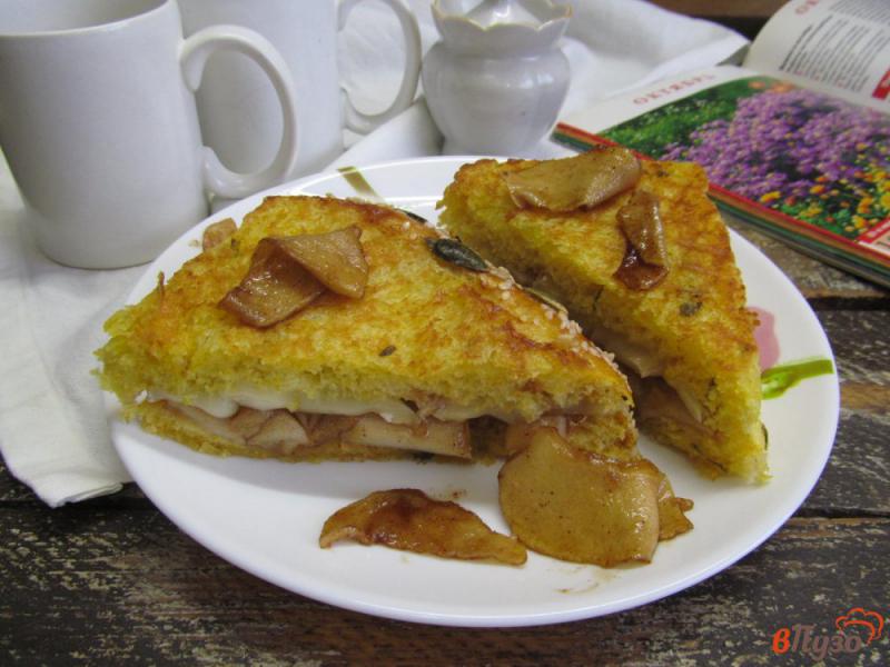 Фото приготовление рецепта: Сэндвич с яблоком и сыром бри шаг №9