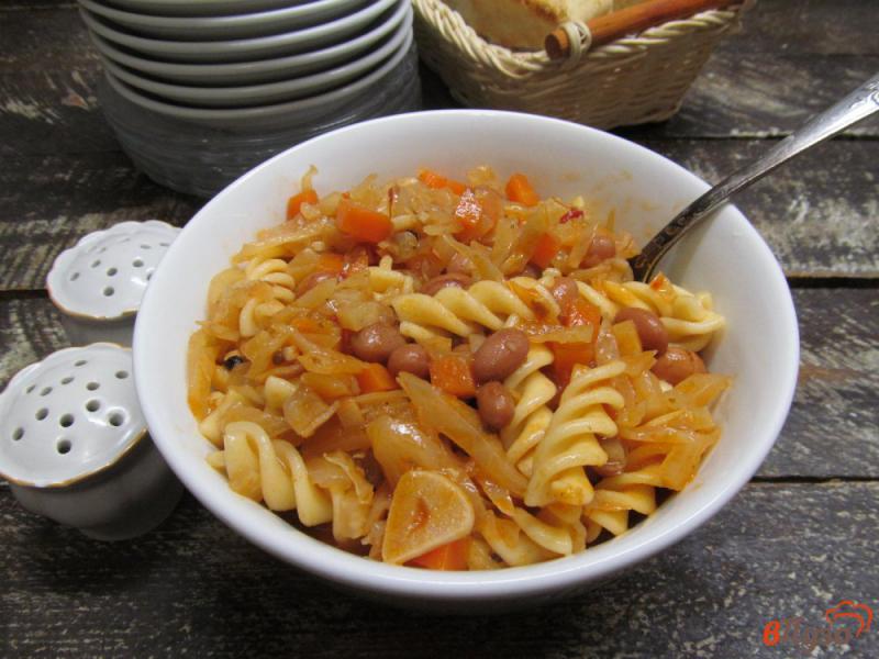Фото приготовление рецепта: Овощное рагу с фасолью и макаронами шаг №7