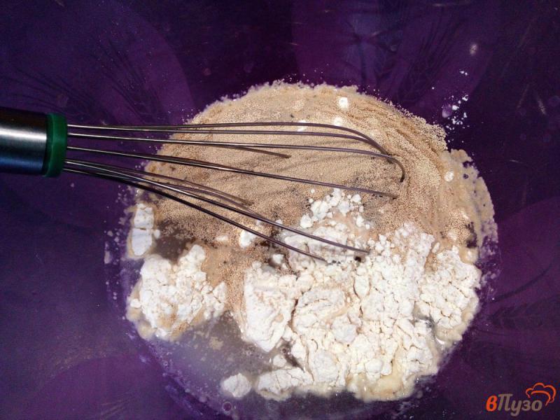 Фото приготовление рецепта: Домашние пирожки на сковороде с сыром и яйцами шаг №4
