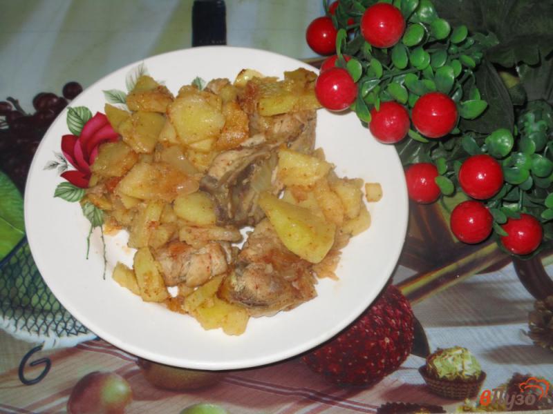 Фото приготовление рецепта: Курица с картошкой и паприкой на сковороде шаг №4