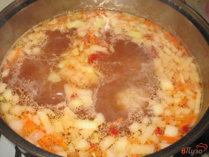 Фото приготовление рецепта: Томатный суп с острыми свиными фрикадельками шаг №3