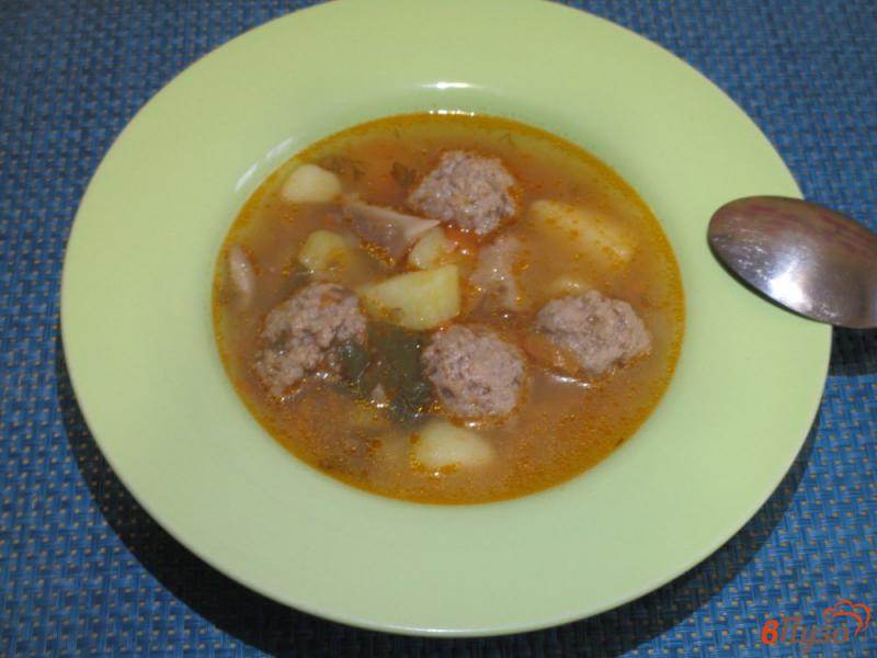 Фото приготовление рецепта: Томатный суп с острыми свиными фрикадельками шаг №5