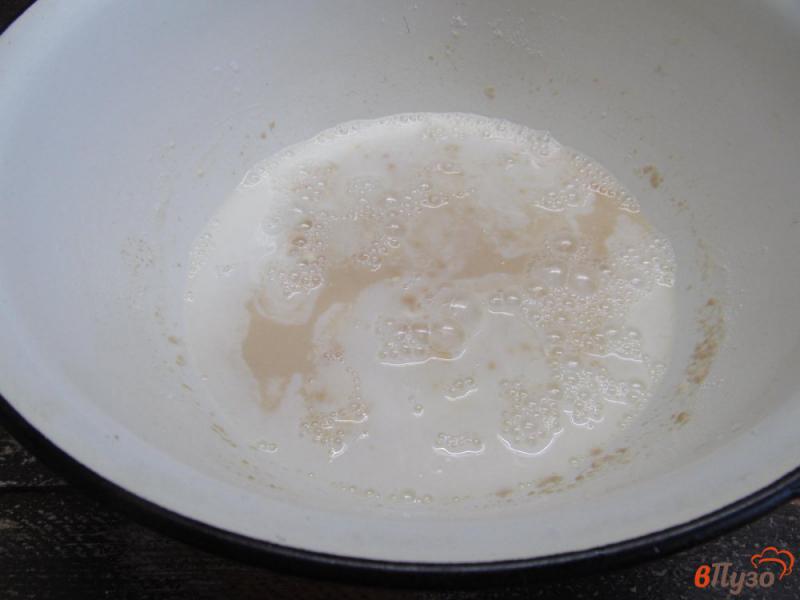 Фото приготовление рецепта: Белый хлеб с жареным чесноком и кориандром шаг №1