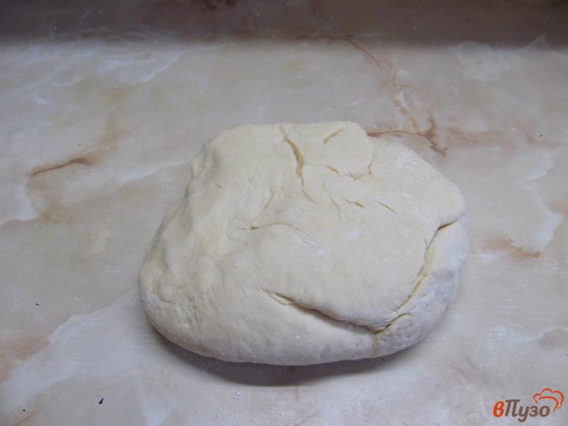 Фото приготовление рецепта: Белый хлеб с жареным чесноком и кориандром шаг №3