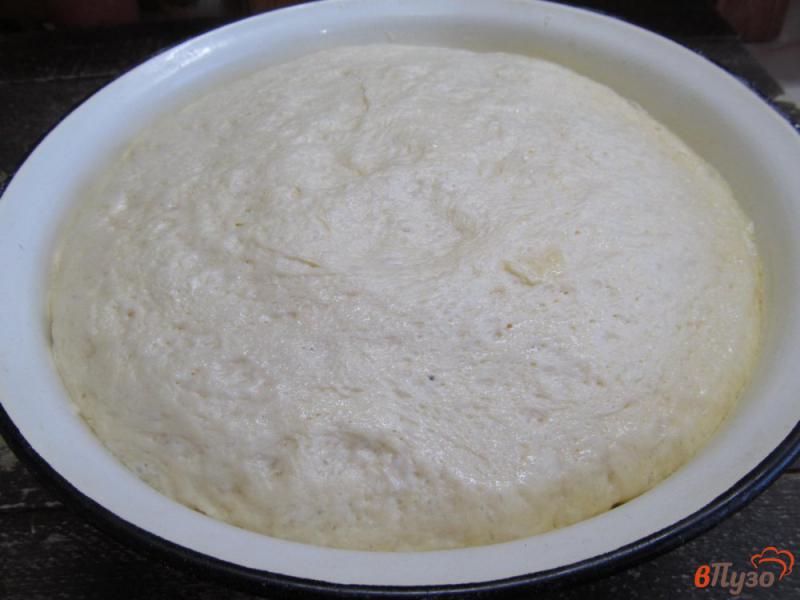 Фото приготовление рецепта: Белый хлеб с жареным чесноком и кориандром шаг №6