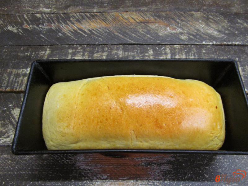 Фото приготовление рецепта: Белый хлеб с жареным чесноком и кориандром шаг №10