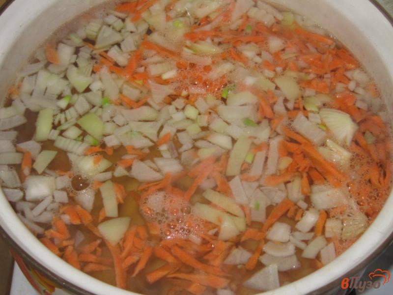 Фото приготовление рецепта: Рыбный суп из скумбрии шаг №2