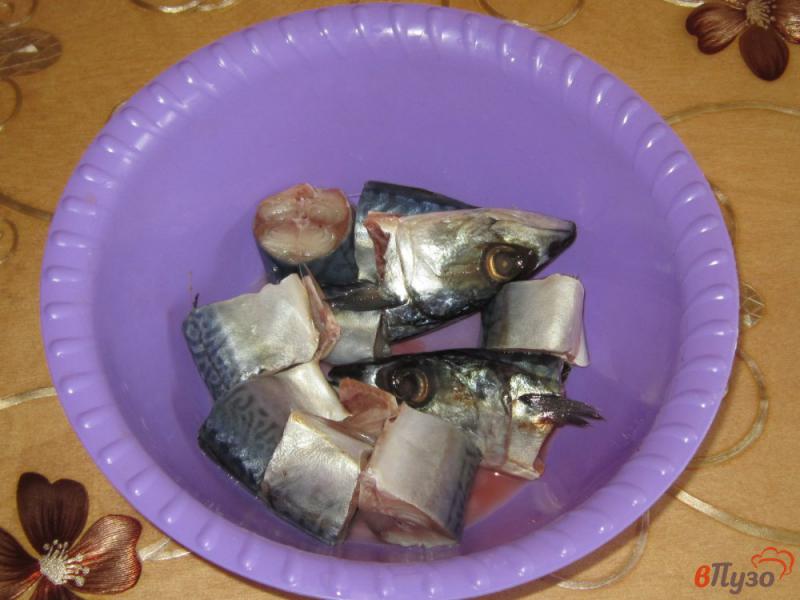 Фото приготовление рецепта: Рыбный суп из скумбрии шаг №4