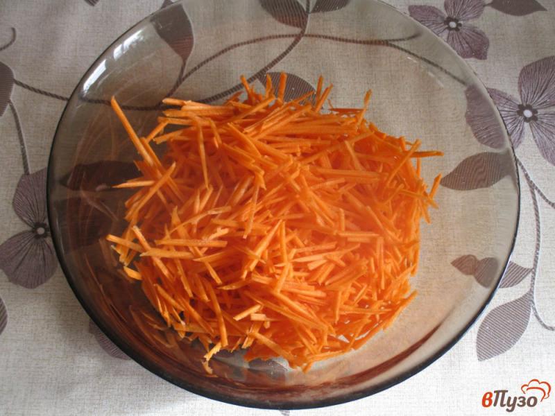 Фото приготовление рецепта: Морковь по-корейски с помидорами и цветной капустой шаг №3