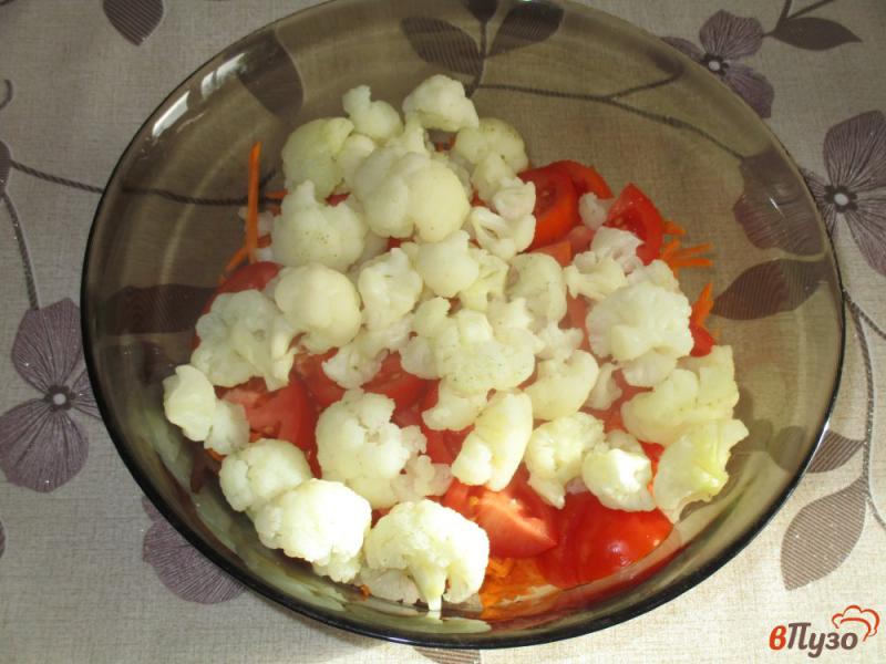 Фото приготовление рецепта: Морковь по-корейски с помидорами и цветной капустой шаг №5