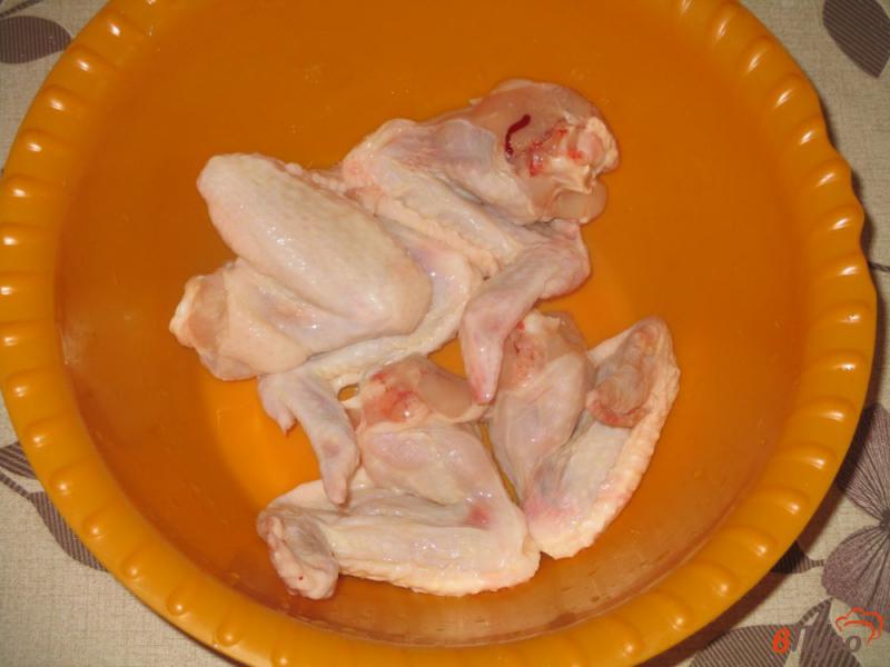 Фото приготовление рецепта: Куриные крылышки запеченные в соево-майонезном маринаде шаг №1