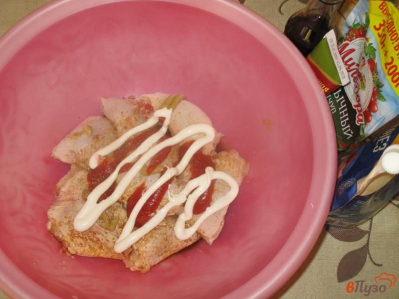 Фото приготовление рецепта: Куриные бедра на сковороде шаг №2