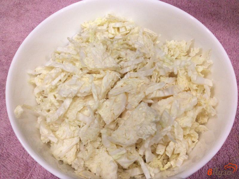 Фото приготовление рецепта: Овощной салат с куриным окорочком шаг №5