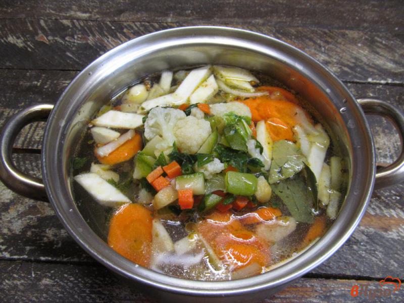 Фото приготовление рецепта: Суп пюре из цветной капусты с картофелем и сухариками шаг №2