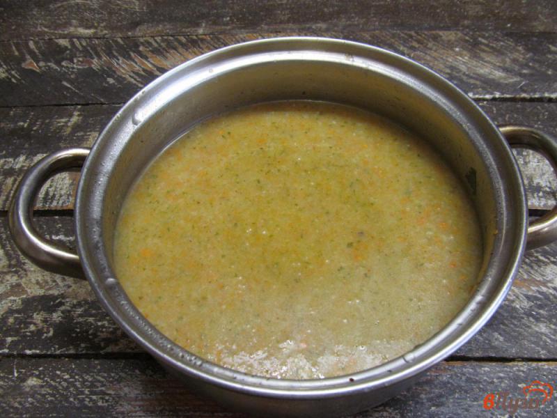 Фото приготовление рецепта: Суп пюре из цветной капусты с картофелем и сухариками шаг №4