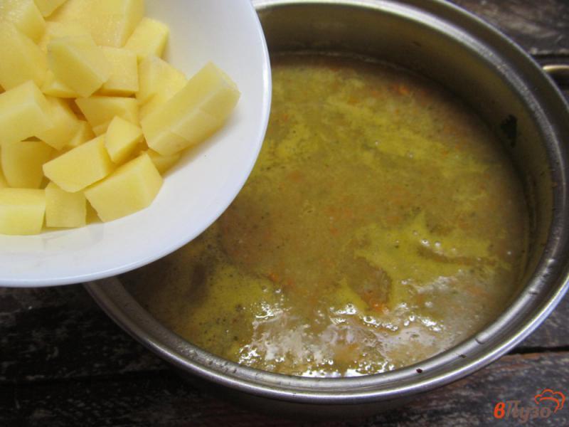 Фото приготовление рецепта: Суп пюре из цветной капусты с картофелем и сухариками шаг №5