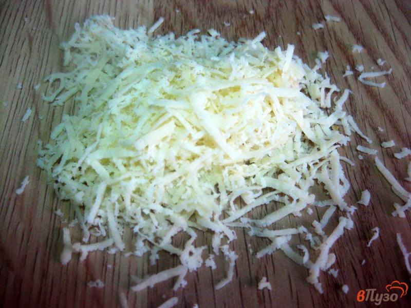 Фото приготовление рецепта: Фаршированные грибы с твердым сыром шаг №1