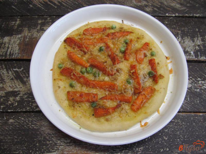 Фото приготовление рецепта: Пирог с морковью и сыром шаг №8