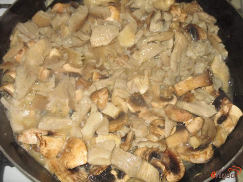 Фото приготовление рецепта: Жареное грибное ассорти шаг №3