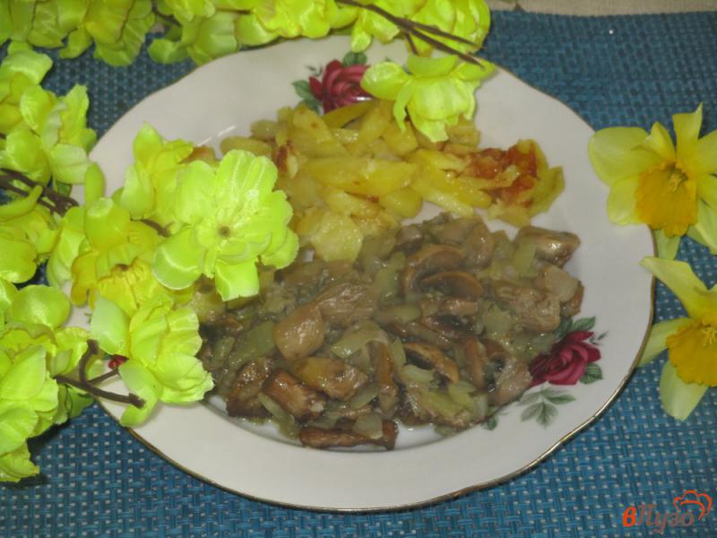 Фото приготовление рецепта: Жареное грибное ассорти шаг №5