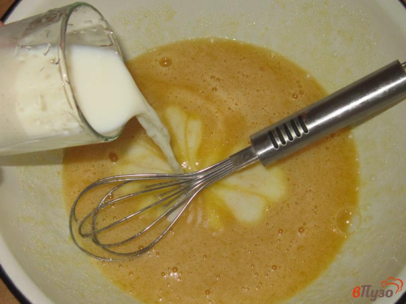 Фото приготовление рецепта: Кексы на молоке с ананансом шаг №2