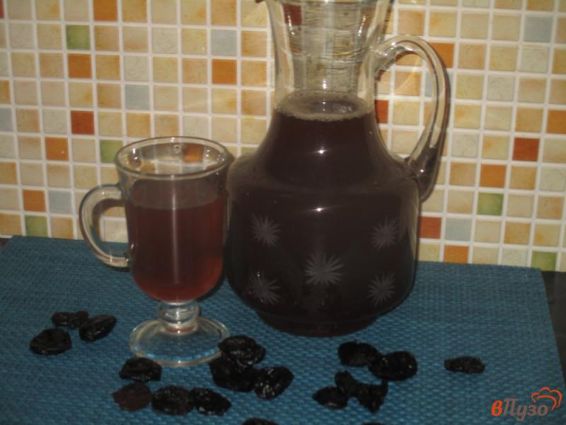 Фото приготовление рецепта: Вишневый компот с черносливом и изюмом шаг №4