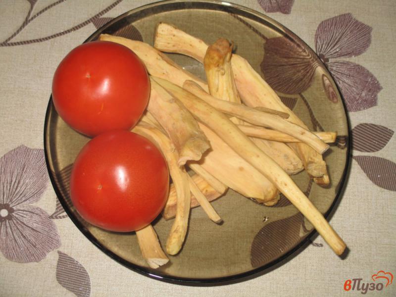 Фото приготовление рецепта: «Хренодер» с помидорами шаг №1