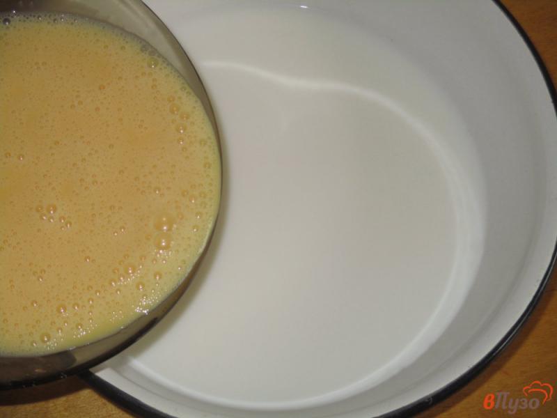 Фото приготовление рецепта: Блины на молоке с медом шаг №1