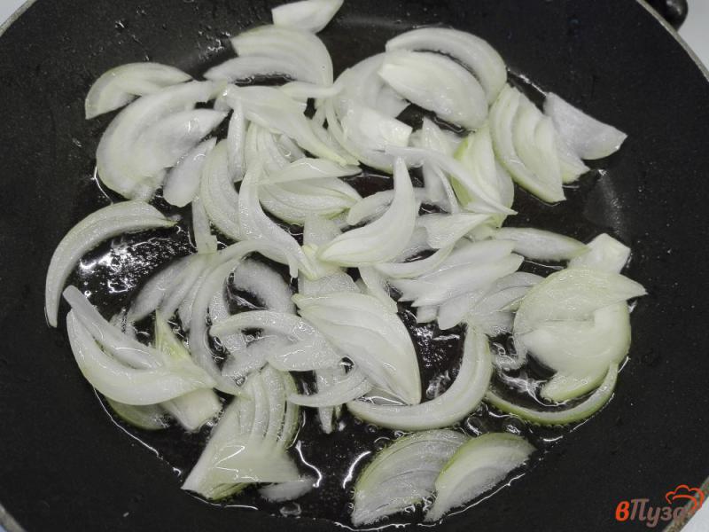 Фото приготовление рецепта: Пряная яичница с брюссельской капустой и фасолью по-английски шаг №1