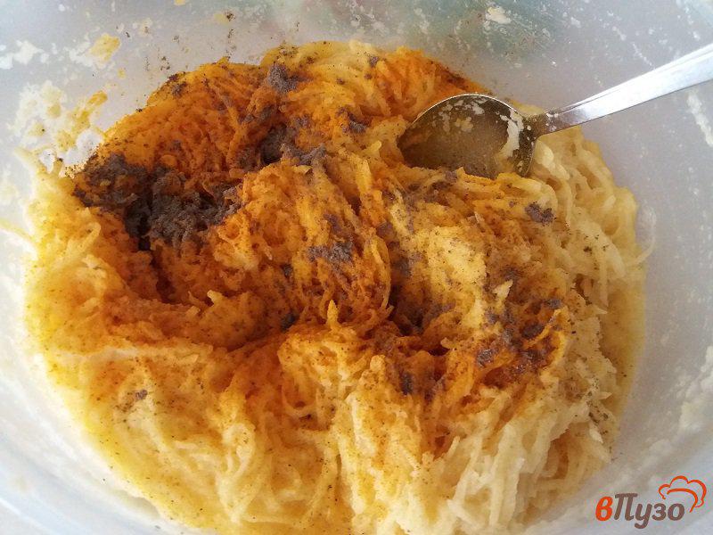Фото приготовление рецепта: Драники картофельные с копченым лососем шаг №4