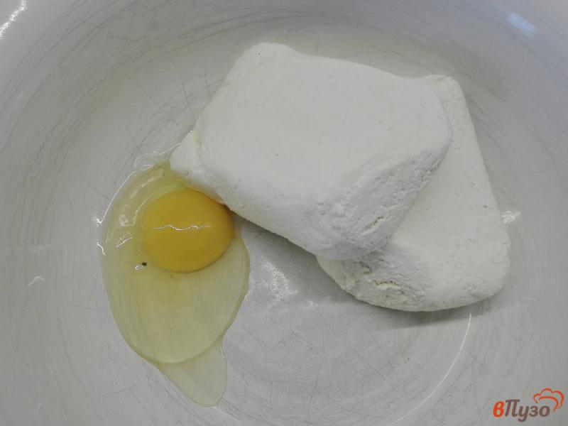 Фото приготовление рецепта: Ванильные сырники в сметанной заливке шаг №1