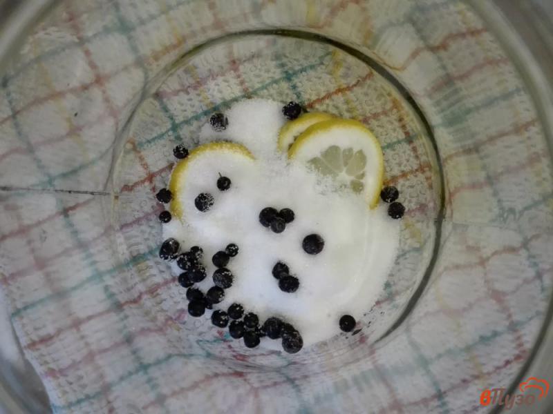 Фото приготовление рецепта: Домашний лимонад из березового сока шаг №3