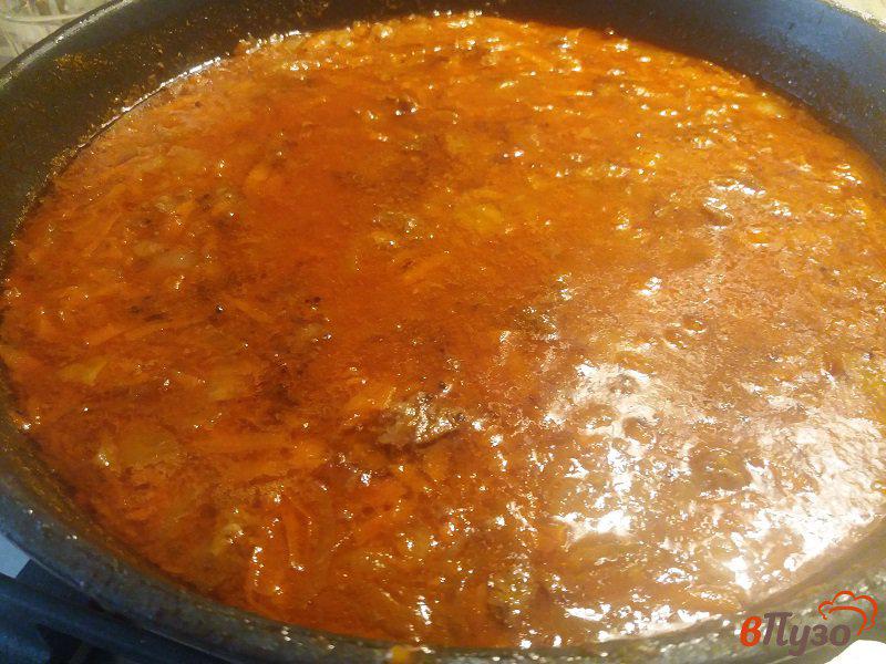 Фото приготовление рецепта: Мясной соус из говяжьей тушенки к пасте шаг №7