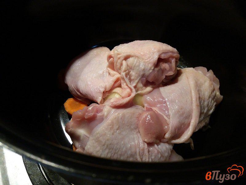 Фото приготовление рецепта: Куриный суп с вермишелью в мультиварке шаг №2