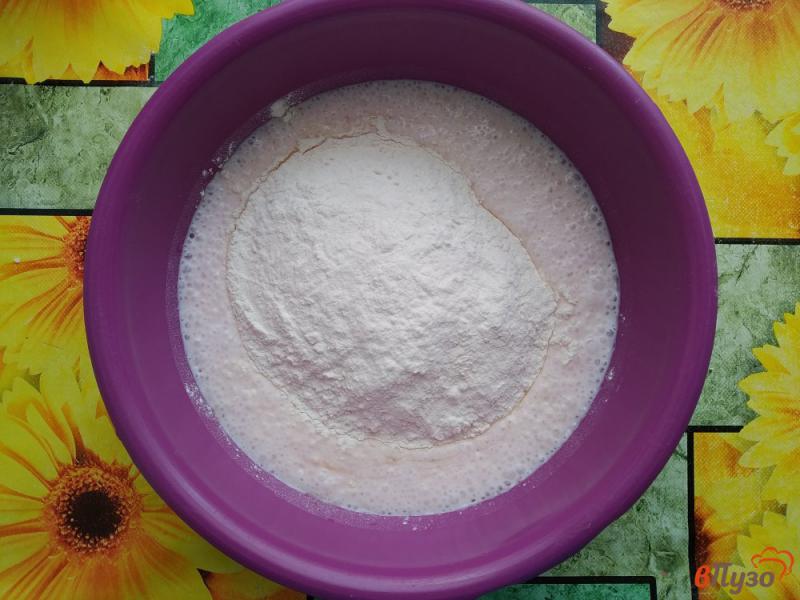 Фото приготовление рецепта: Пирог на йогурте шаг №4