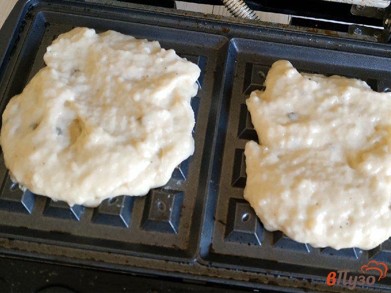 Фото приготовление рецепта: Картофельные вафли шаг №7
