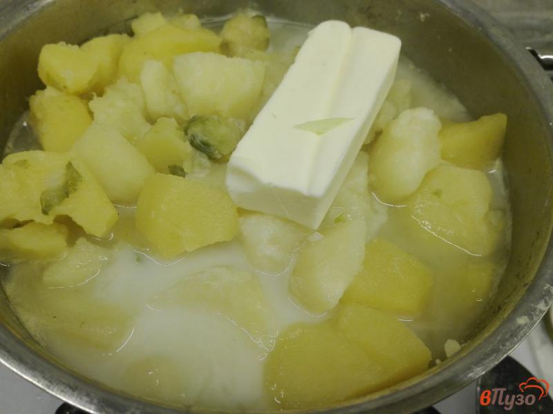 Фото приготовление рецепта: Пюре из картофеля и брюссельской капусты шаг №4