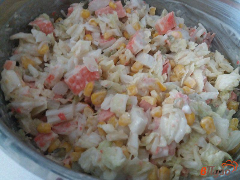 Фото приготовление рецепта: Салат из пекинской капусты «Морской» шаг №10