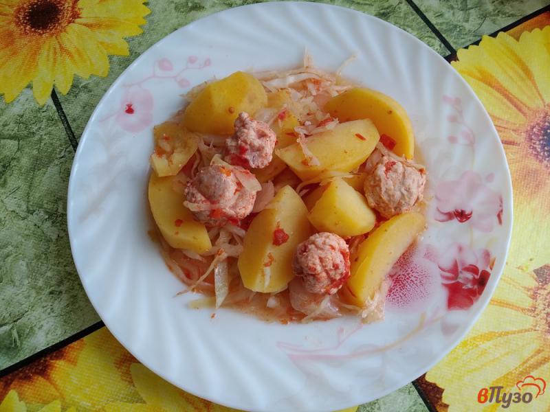 Фото приготовление рецепта: Картофель с овощами в горшочке шаг №11