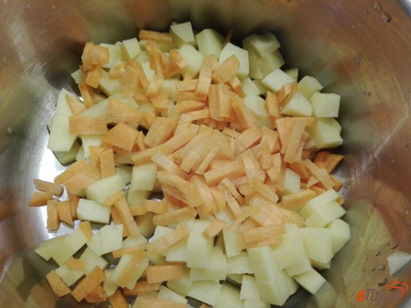 Фото приготовление рецепта: Щи из свежей капусты с фрикадельками шаг №1