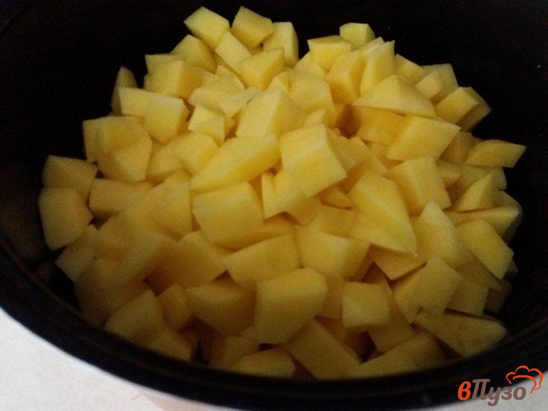 Фото приготовление рецепта: Тушёный картофель в мультиварке шаг №3