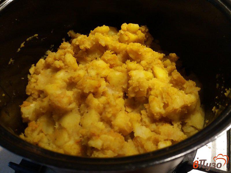 Фото приготовление рецепта: Тушёный картофель в мультиварке шаг №6