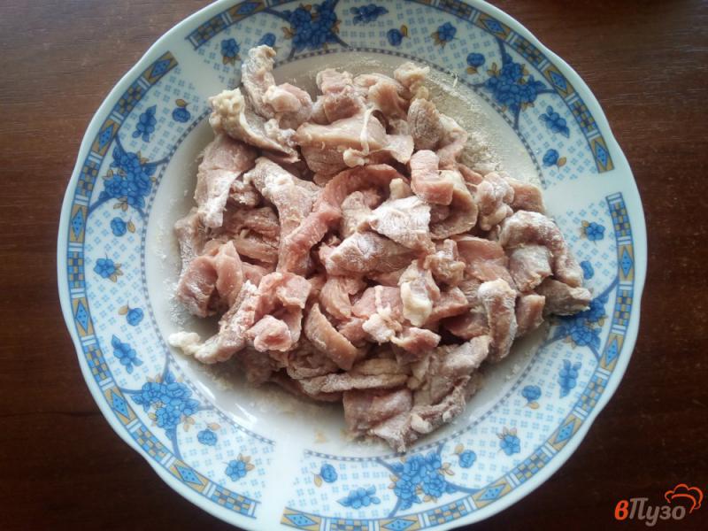 Фото приготовление рецепта: Бефстроганов из свинины шаг №2