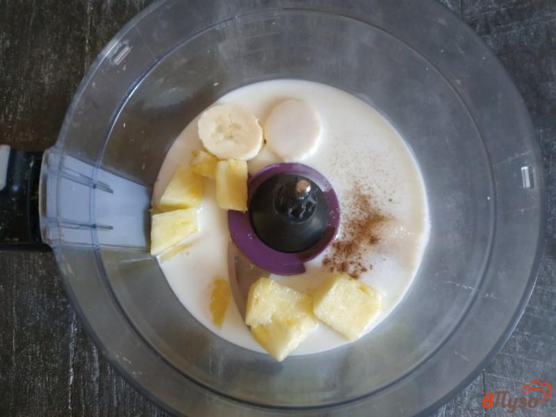 Фото приготовление рецепта: Бананово-ананасовый смузи шаг №3