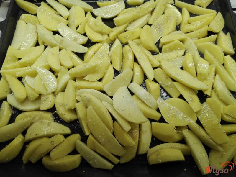Фото приготовление рецепта: Картофель запеченный с кунжутом и мускатным орехом шаг №6