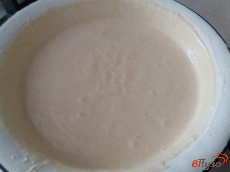 Фото приготовление рецепта: Заливной пирог с грибами шаг №7