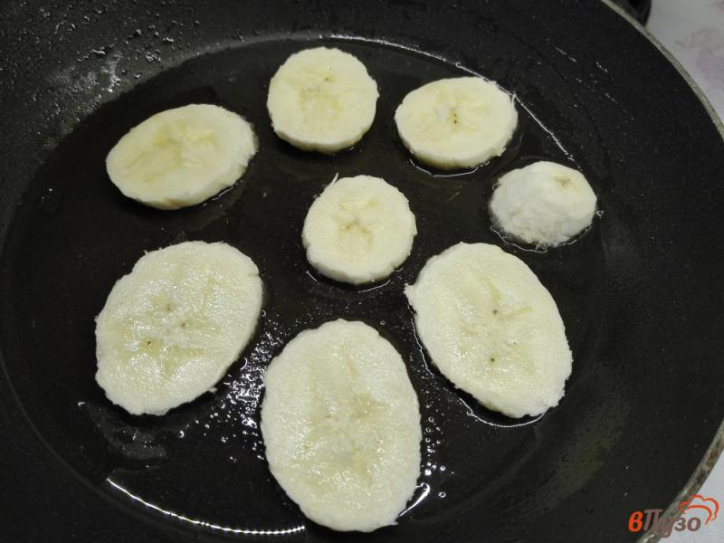 Фото приготовление рецепта: Пшенная каша с бананом и грецким орехом шаг №3